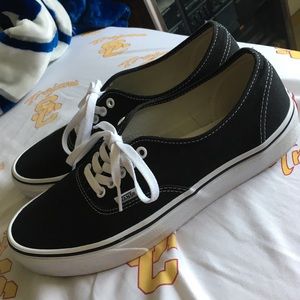 Black and white vans size 10.5